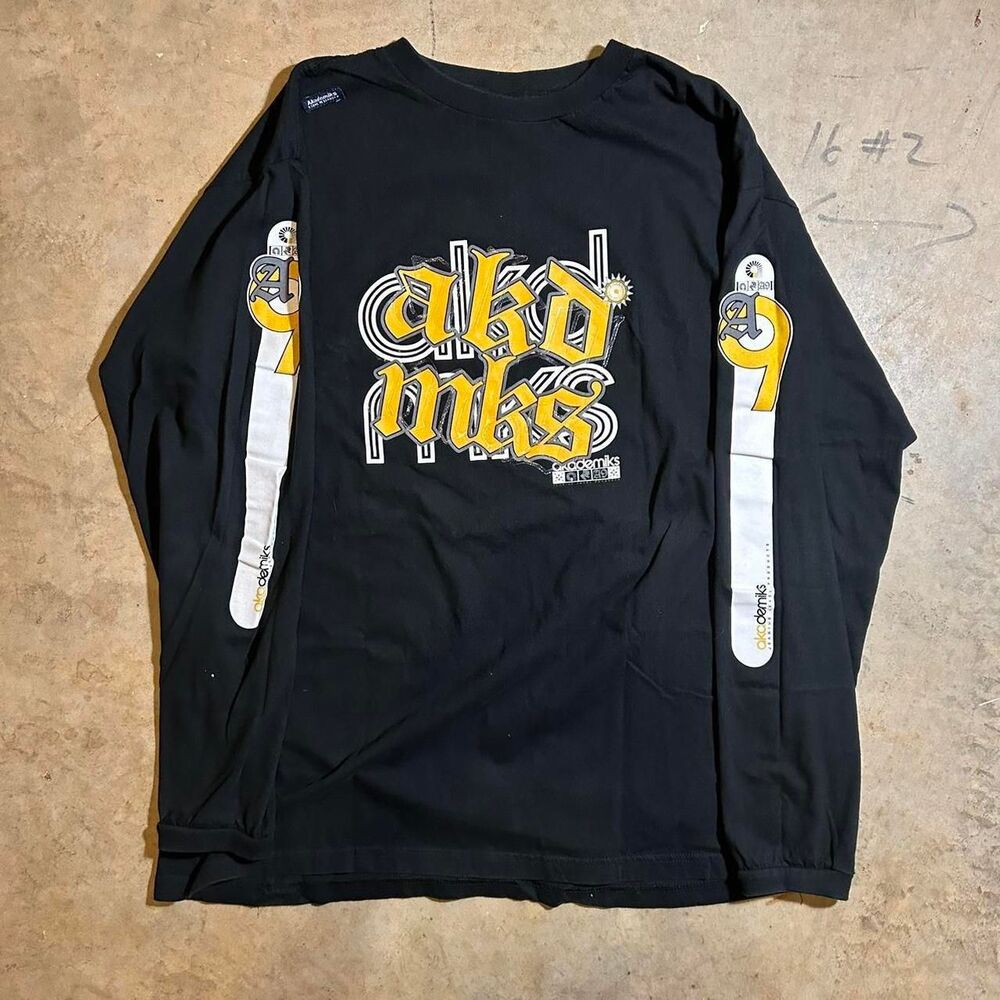 Akademiks Men's Black T-shirt